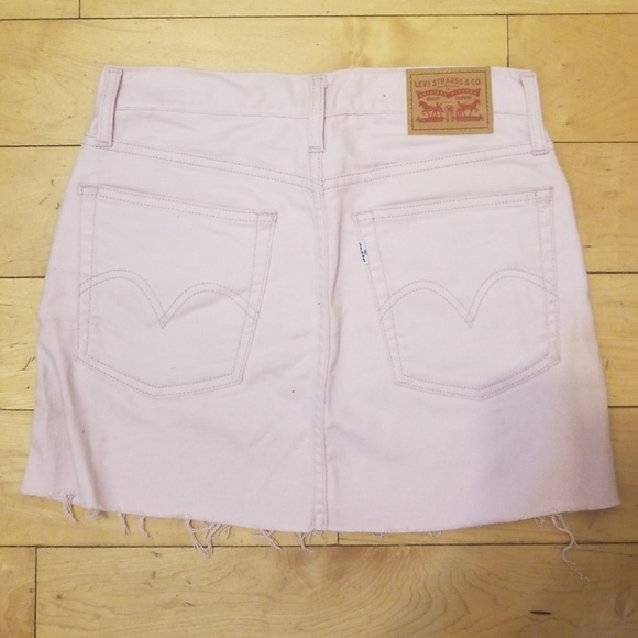 Levi's Skirt in Light Pink - Picture 2 of 4